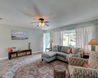 1379 Scroll Street - Photo Thumbnail 7