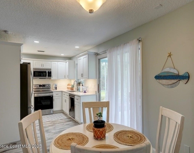 1379 Scroll Street - Photo Thumbnail 9