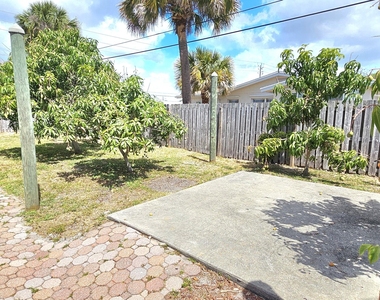 1380 Floral Lane - Photo Thumbnail 16