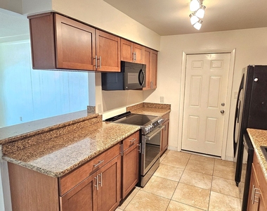 1380 Floral Lane - Photo Thumbnail 6