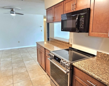 1380 Floral Lane - Photo Thumbnail 10