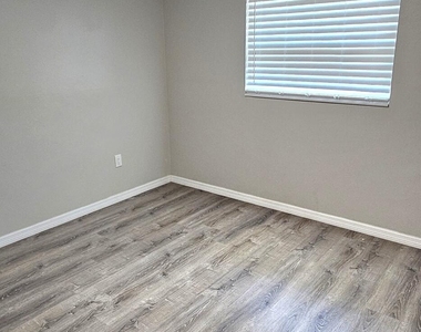 1380 Floral Lane - Photo Thumbnail 24