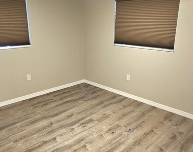 1380 Floral Lane - Photo Thumbnail 29