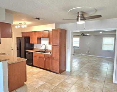 1380 Floral Lane - Photo Thumbnail 9