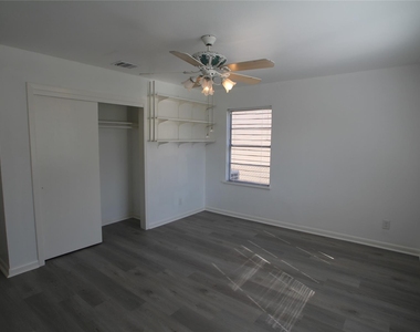 1207 Trimm Avenue - Photo Thumbnail 16