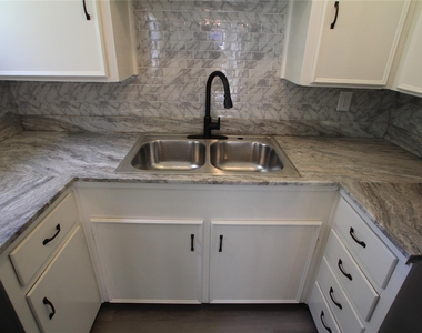 1207 Trimm Avenue - Photo Thumbnail 8