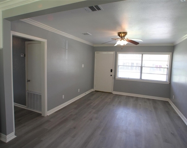 1207 Trimm Avenue - Photo Thumbnail 4