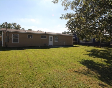 1207 Trimm Avenue - Photo Thumbnail 20