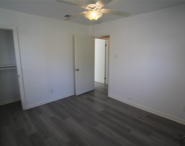 1207 Trimm Avenue - Photo Thumbnail 18