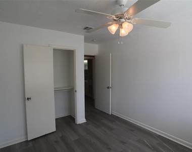 1207 Trimm Avenue - Photo Thumbnail 13