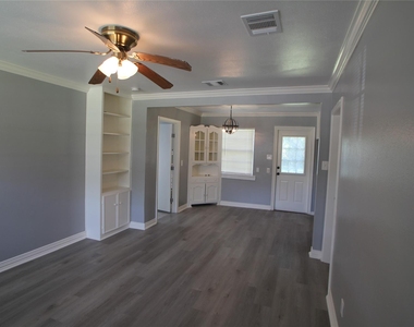 1207 Trimm Avenue - Photo Thumbnail 2