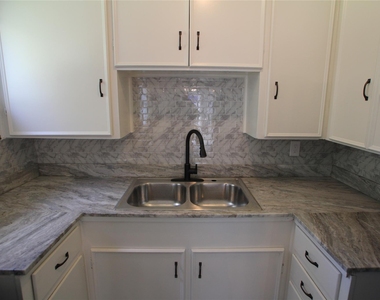 1207 Trimm Avenue - Photo Thumbnail 9
