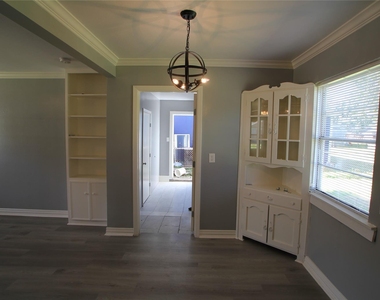 1207 Trimm Avenue - Photo Thumbnail 6