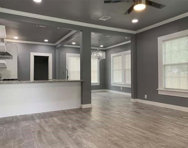 1118 King Street - Photo Thumbnail 4