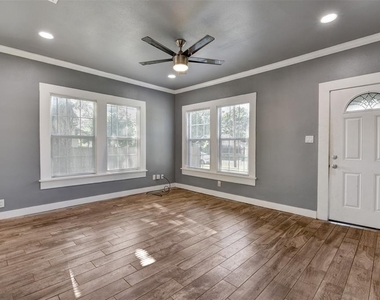 1118 King Street - Photo Thumbnail 3