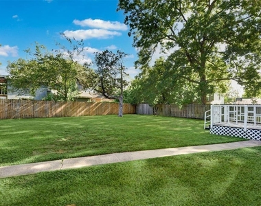 1118 King Street - Photo Thumbnail 15