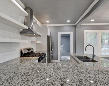 1118 King Street - Photo Thumbnail 9