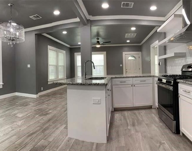 1118 King Street - Photo Thumbnail 8