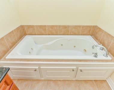 802 Garden Trace Lane - Photo Thumbnail 13