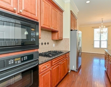 802 Garden Trace Lane - Photo Thumbnail 3