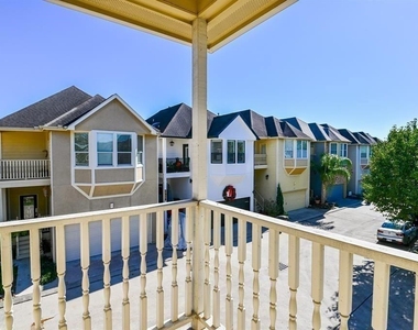 802 Garden Trace Lane - Photo Thumbnail 17