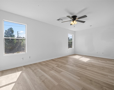 16111 Wisteria Hill Street - Photo Thumbnail 23