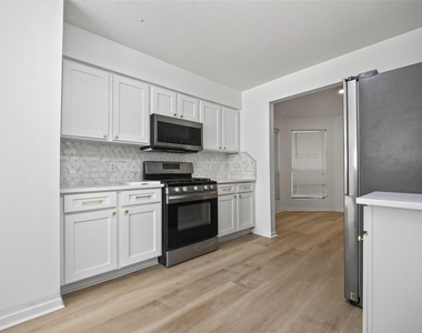16111 Wisteria Hill Street - Photo Thumbnail 12