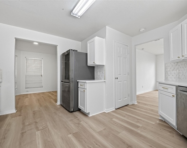 16111 Wisteria Hill Street - Photo Thumbnail 11