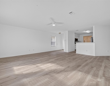 16111 Wisteria Hill Street - Photo Thumbnail 4