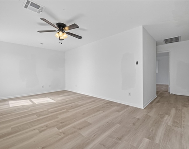 16111 Wisteria Hill Street - Photo Thumbnail 24