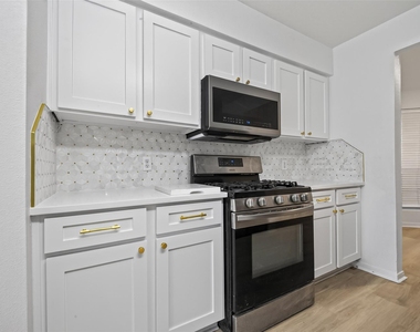 16111 Wisteria Hill Street - Photo Thumbnail 13