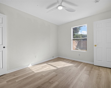 16111 Wisteria Hill Street - Photo Thumbnail 39