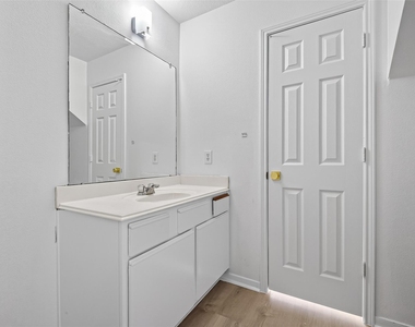 16111 Wisteria Hill Street - Photo Thumbnail 41