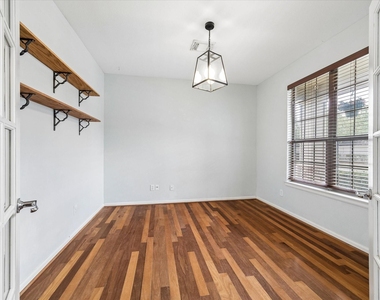 1542 Bevis Street - Photo Thumbnail 7