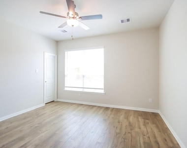 15558 Caramel Springs Drive - Photo Thumbnail 6
