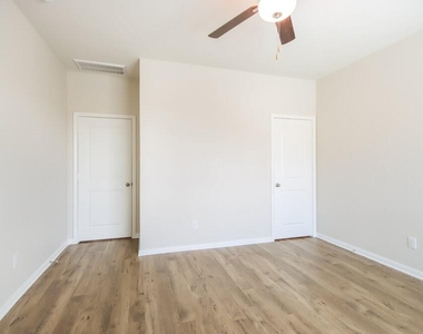 15558 Caramel Springs Drive - Photo Thumbnail 7