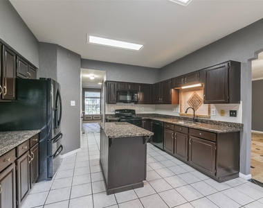 2509 S Mission Circle - Photo Thumbnail 14