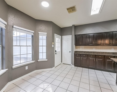 2509 S Mission Circle - Photo Thumbnail 12