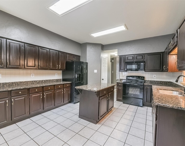 2509 S Mission Circle - Photo Thumbnail 13