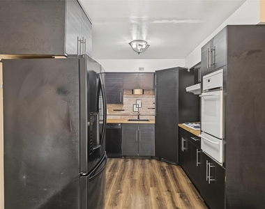8922 Kempwood Drive - Photo Thumbnail 6