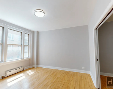 Second Avenue - Photo Thumbnail 1