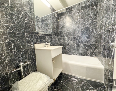 East 79th Street - Photo Thumbnail 4