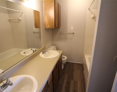 5422 Farley Drive - Photo Thumbnail 7