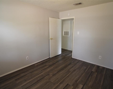 5422 Farley Drive - Photo Thumbnail 5