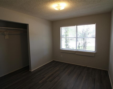 5422 Farley Drive - Photo Thumbnail 6