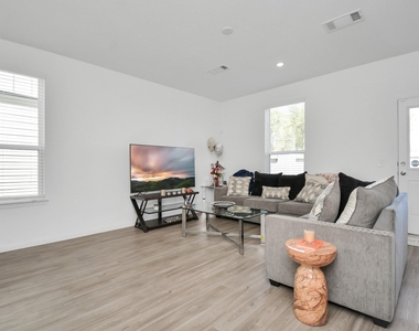 23630 Fallen Cone Street - Photo Thumbnail 6
