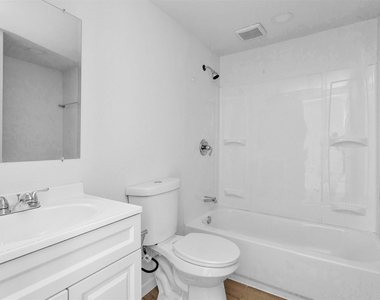 16016 Green Manor Unit B Drive - Photo Thumbnail 6