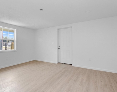 16016 Green Manor Unit B Drive - Photo Thumbnail 4
