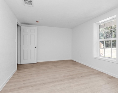 16016 Green Manor Unit B Drive - Photo Thumbnail 9