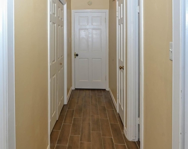 1830 Saddlecreek Drive - Photo Thumbnail 16